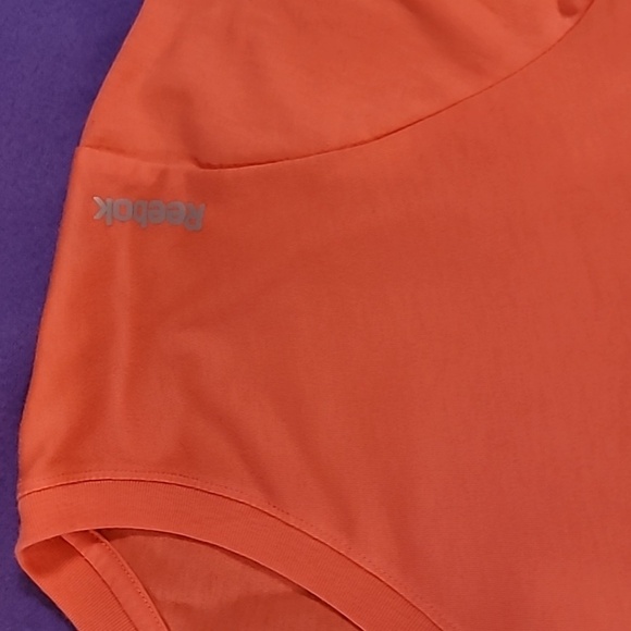 0771. NWOTs ~ Reebok ~ Safety Orange ~ V-neck ~ 2XL ~ T-shirt - Picture 4 of 8